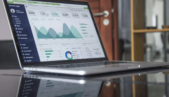 Data analytics on laptop